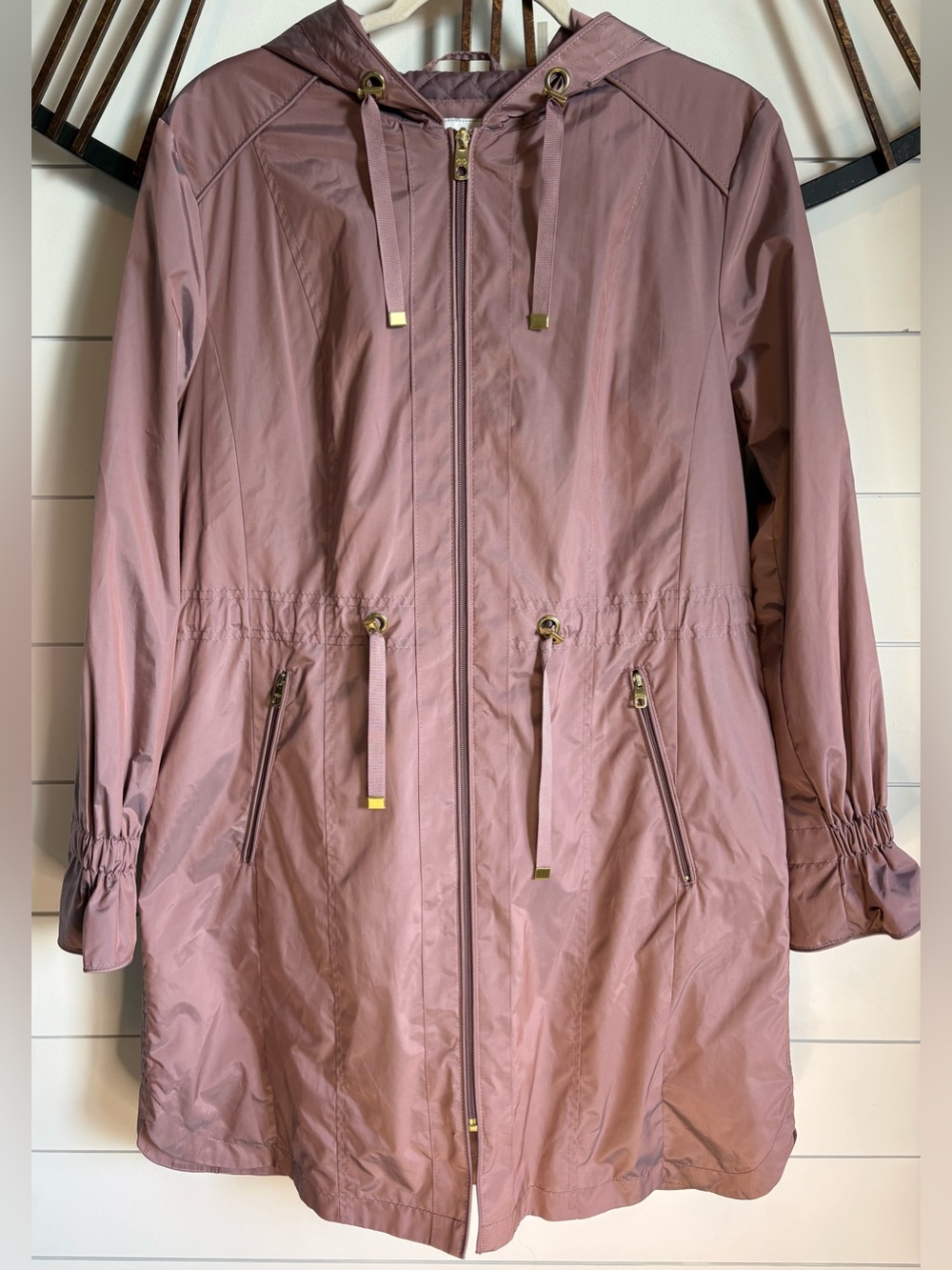 Cole Haan Signature Packable Hooded Travel Raincoat in Iridescent Mauve - Large - Picture 12 of 14